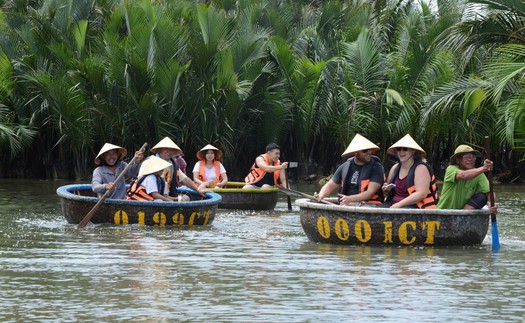 "Mỏ vàng” của du lịch miền Trung: “Cửa ngõ” phô diễn văn hóa dân tộc ra thế giới