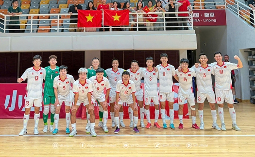 Đội tuyển Futsal Việt Nam nhận thưởng 'nóng', mang niềm vui chiến thắng về nước