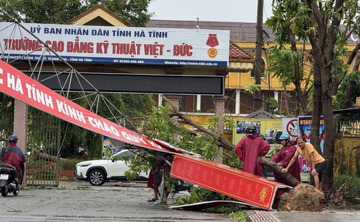 Bão số 10 đổ bộ vào ban đêm gây thiệt hại nặng nề cho người dân Hà Tĩnh