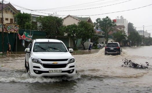 Nghệ An: Triều cường gây ngập nặng các địa phương ven biển