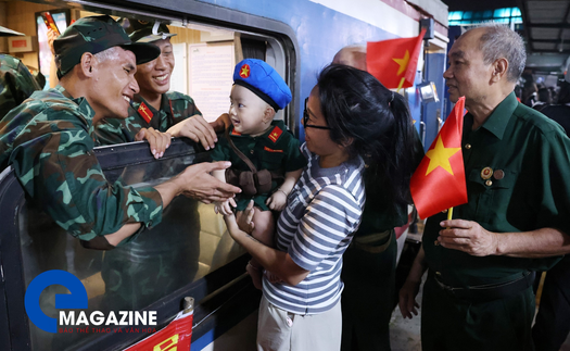 Hà Nội lưu luyến tiễn các chiến sĩ A80 trở về đơn vị