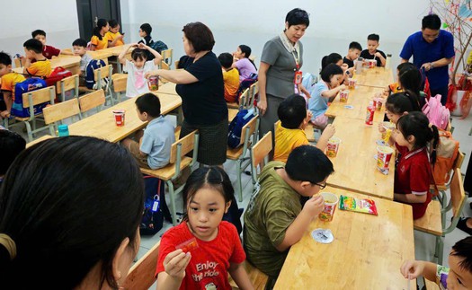 Hàng loạt trường học Hà Nội trông giữ và chăm sóc học sinh qua đêm 