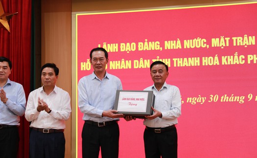 Đồng chí Trần Cẩm Tú thăm, động viên, hỗ trợ nhân dân tỉnh Thanh Hóa bị thiệt hại do cơn bão số 10