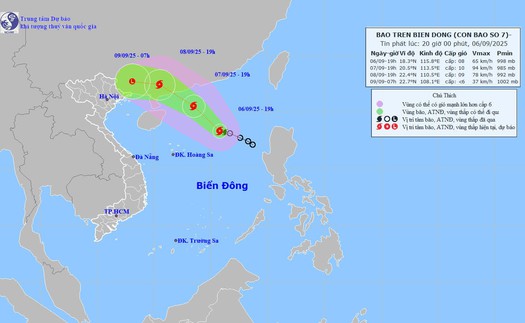 Vùng gần tâm bão mạnh cấp 8, giật cấp 10