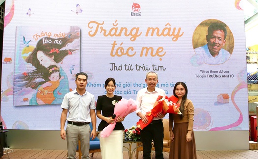 'Trắng mây tóc mẹ' mang hơi thở quê hương vào thế giới thi ca