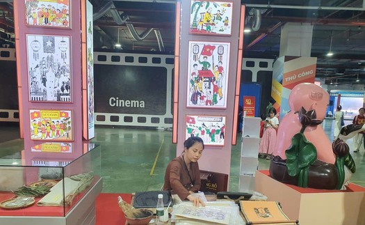 Tranh Đông Hồ hút khách tại Triển lãm thành tựu đất nước