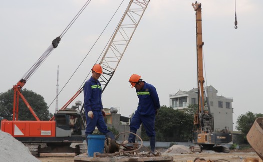 Ngày đầu năm mới rộn ràng trên các công trường trọng điểm