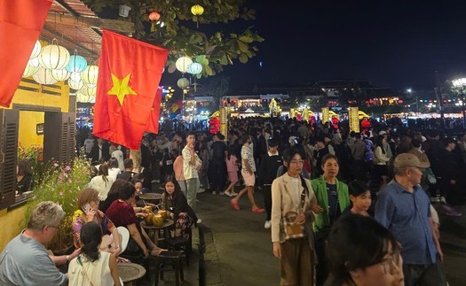 Khách quốc tế phấn khởi bắt đầu hành trình khám phá các địa danh ở Việt Nam