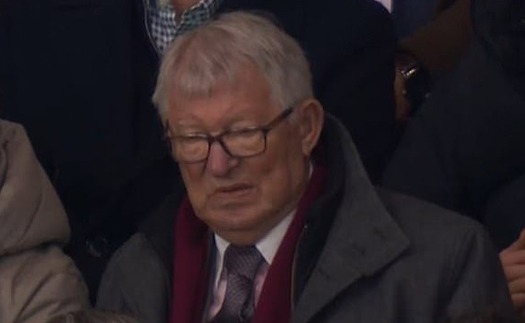 MU đi vào lịch sử… theo cách không mong muốn, đến  Sir Alex Ferguson ngồi khán đài còn ngán ngẩm