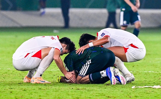 Lay động khoảnh khắc dàn cầu thủ U23 Việt Nam an ủi đội trưởng U23 Saudi Arabia 