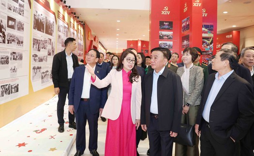 Tiến tới Đại hội XIV của Đảng: Trưng bày ảnh "Dưới cờ Đảng - Đất nước tiến vào kỷ nguyên mới"