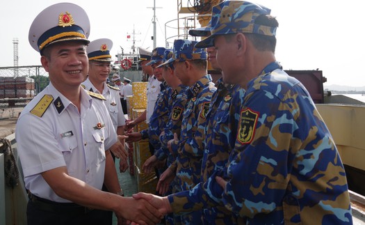 Mang quà Tết, nhu yếu phẩm đến Đặc khu Trường Sa