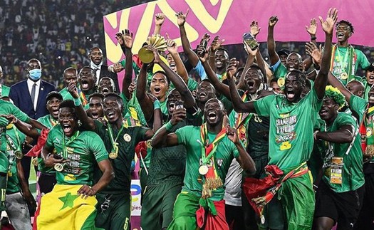 Hàng loạt tranh cãi trong trận chung kết được ví là 'tai tiếng' nhất lịch sử giải bóng đá châu Phi