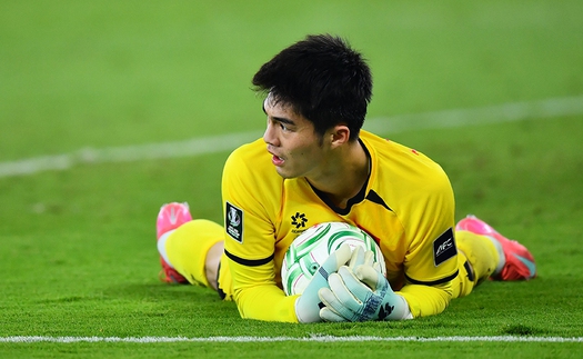 HLV Kim Sang Sik mừng vì hàng thủ 