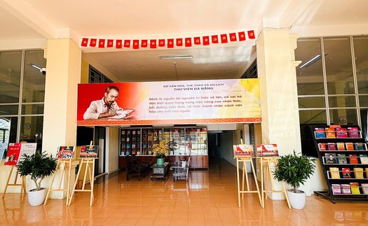 Trưng bày thông tin, giới thiệu sách chào mừng Đại hội XIV của Đảng