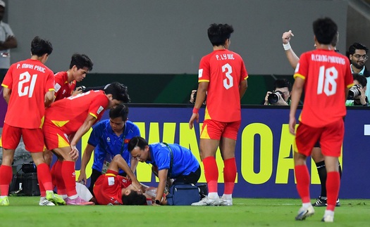 Góc nhìn: Chấn thương của Hiểu Minh không chỉ đơn thuần là chuyện bóng đá