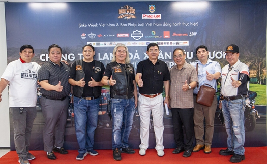 Bike Week Việt Nam chung tay lan tỏa xuân yêu thương đến bà con vùng lũ Phú Yên