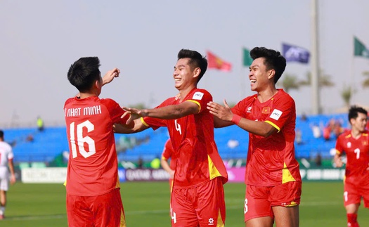 Lý Đức xung phong chăm sóc Hiểu Minh trong thời gian điều trị chấn thương