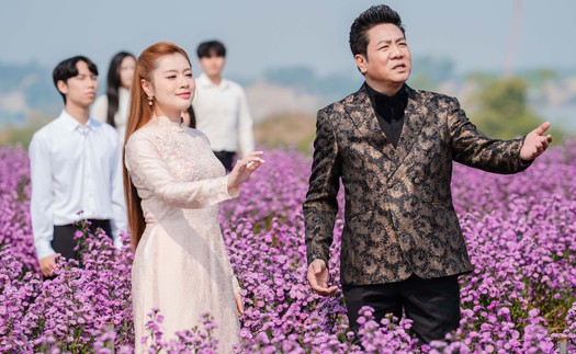 NSND Quốc Hưng hát "Đất nước hôm nay" chào mừng Đại hội XIV của Đảng