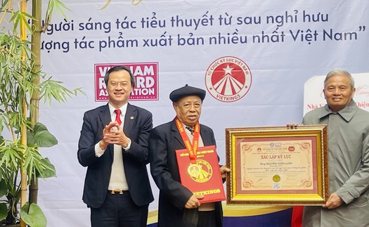 Xác lập Kỷ lục cho người sáng tác nhiều tiểu thuyết được xuất bản nhất sau khi nghỉ hưu