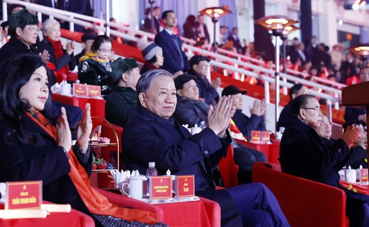 Tổng Bí thư Tô Lâm dự chương trình nghệ thuật đặc biệt "Dưới lá cờ vẻ vang của Đảng"