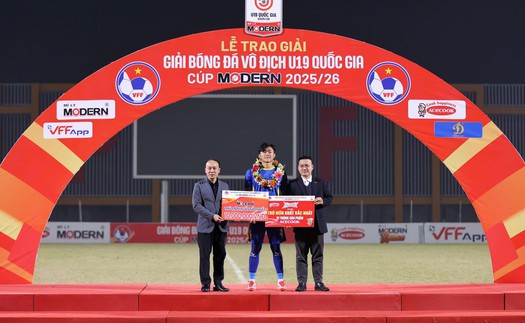 Đàn em của thủ môn U23 Việt Nam tỏa sáng với màn cản 11m xuất sắc, giúp đội nhà vô địch 