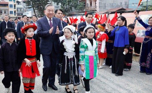Tổng Bí thư Tô Lâm gặp mặt, nói chuyện với nhân dân các dân tộc tỉnh Cao Bằng