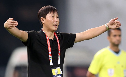 Báo Hàn Quốc ca ngợi hành động đặc biệt của HLV Kim Sang Sik, phơi bày sự thật về HLV đội nhà ở giải Châu Á 