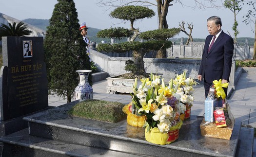 Tổng Bí thư Tô Lâm dâng hương tưởng niệm Tổng Bí thư Hà Huy Tập