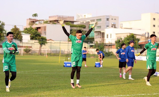 Lê Giang, Trung Kiên khiến khung thành đội tuyển Việt Nam trở nên chật chội