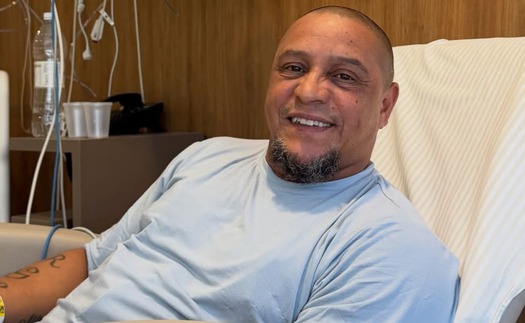 Huyền thoại Roberto Carlos xuất viện, đăng ảnh bác tin đã qua đời