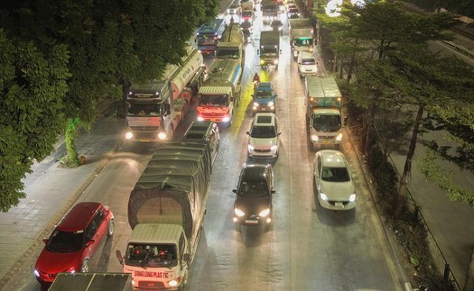 Giao thông Hà Nội dần đông đúc trước ngày cuối kỳ nghỉ Tết Dương lịch