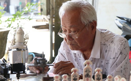 Giữ lại ký ức Tết xưa bằng nghề làm xăm hường truyền thống