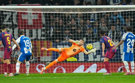 Joan Garcia: Hoàng tử mới của Barcelona