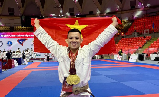 Võ sĩ vô địch thế giới của Việt Nam chia sẻ đầy tự hào khi nhận Huân chương Lao động 