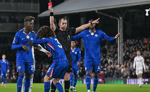 Cucurella thẻ đỏ, Chelsea thua Fulham ở Ngoại hạng Anh