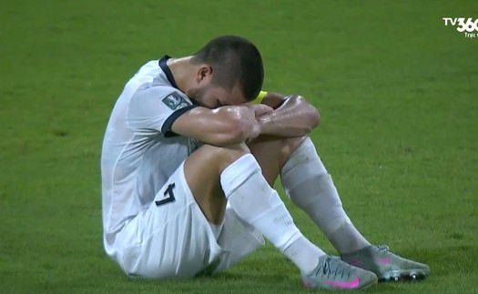 CẬN CẢNH: Cầu thủ Kyrgyzstan gục đầu bật khóc sau khi thua U23 Việt Nam 