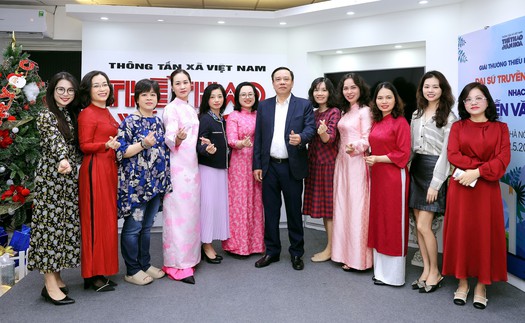 Phía sau những trang báo, thêm một phần sẻ chia