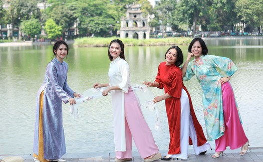 Ngắm nét duyên dáng áo dài nhân Ngày Phụ nữ Việt Nam 20/10