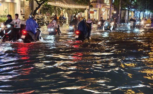 TP. Hồ Chí Minh: Khuyến cáo không cố vượt vùng ngập, bảo đảm an toàn giao thông