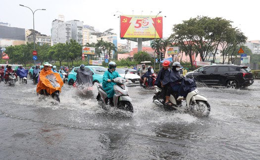 TP. Hồ Chí Minh: Cảnh báo 122 điểm ngập, tăng cường điều tiết giao thông trong mùa mưa 
