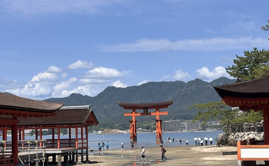 Miyajima: Nơi không chỉ hấp dẫn bởi chiếc cổng torii "nổi trên biển"