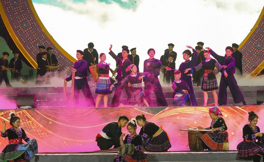 Điện Biên mở hội, sắc màu văn hóa Mông cùng tỏa sáng