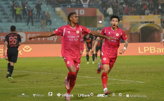 Ngoại binh lập hat-trick, CAHN đánh bại Ninh Bình FC để chiếm ngôi đầu V-League