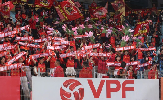 CĐV 'thắp lửa' cho  V-League