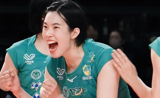 Cận cảnh tình huống đánh đầu gây sốt của Thanh Thuý trong trận All Star