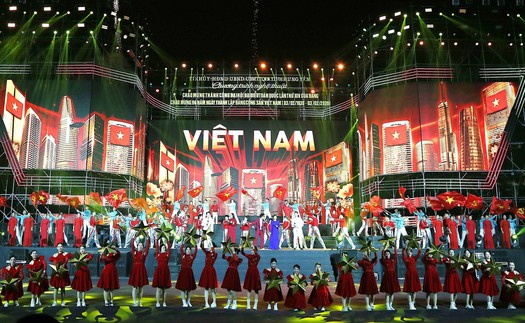 Văn hoá là con đường ngắn nhất để "ý Đảng" đến được với "lòng dân"