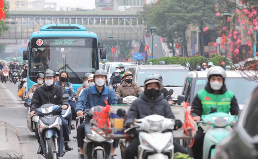 Người dân rời Hà Nội về quê đón Tết sớm, cửa ngõ Thủ đô đông kín