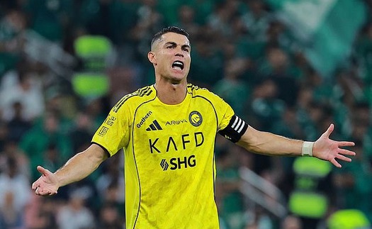 Cristiano Ronaldo chấm dứt 'đình công', trở lại đội hình Al Nassr