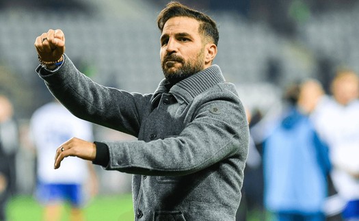 Fabregas mắng cựu đồng đội ở Chelsea nên 'chuyển sang chơi môn khác' vì nhận thẻ đỏ sau một phút